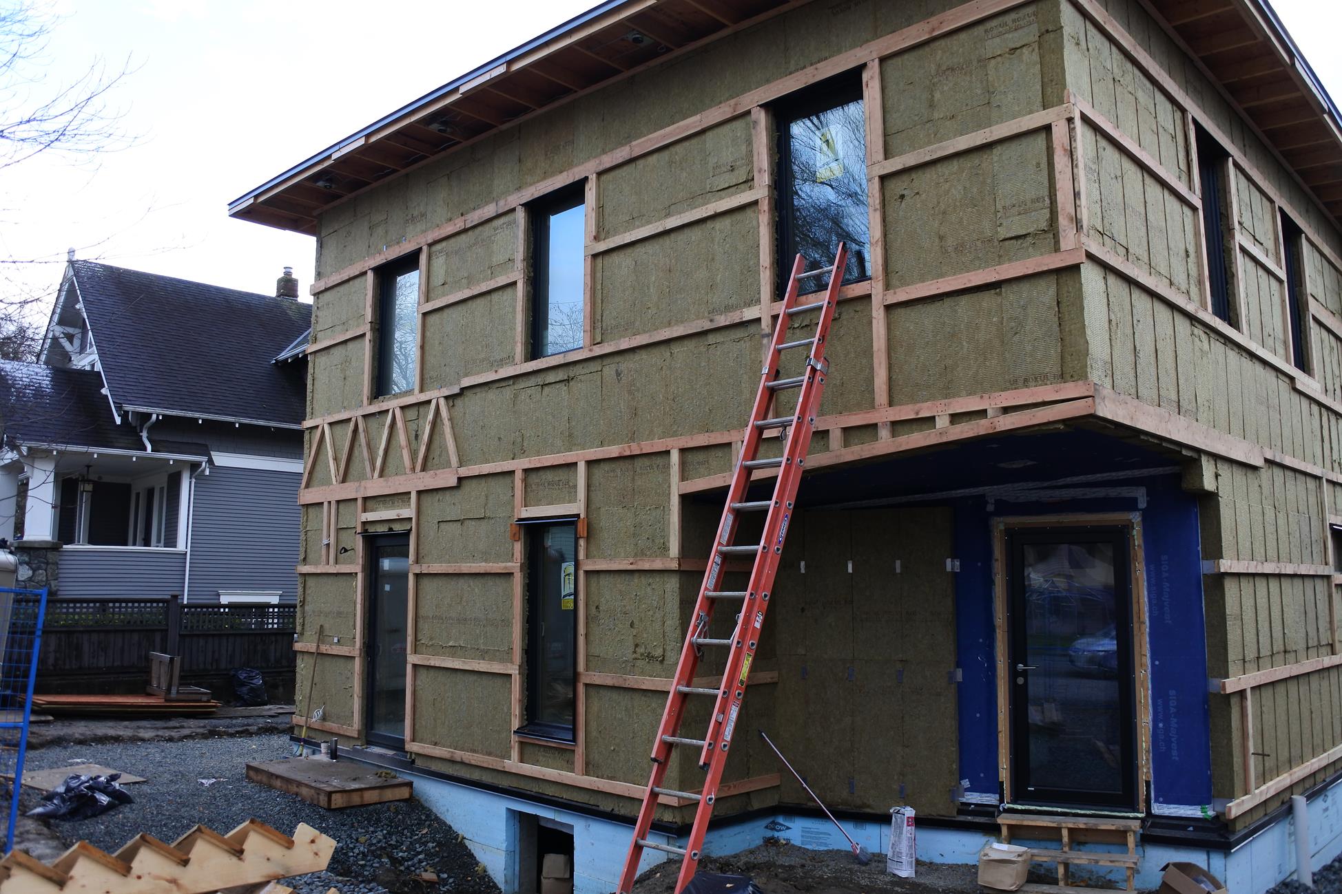 home-exterior-insulation-strapping